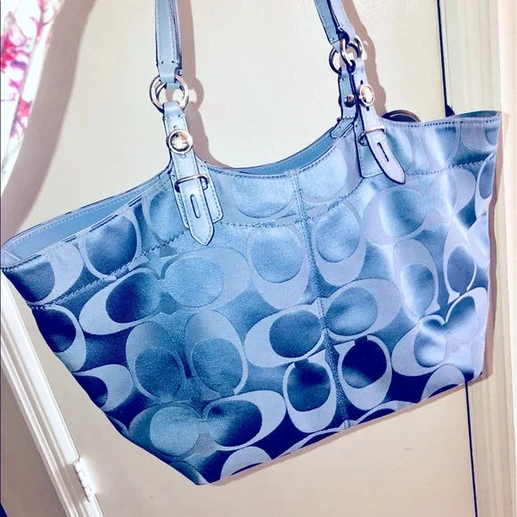 *NWOT* Authentic coach bag Coach | Bags | Nwot Authentic Coach Pleated Demi Shoulder  main image 3